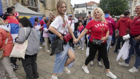 А ОНДА СУ СРБИ ПОЧЕЛИ СА ЗЛОЧИНОМ! Русија исмева Немачку, одушевљена шта су Срби урадили пред меч са Енглеском! (ВИДЕО)