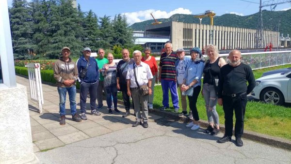 СЛИКАРИ ПОД ШЉИВАМА: Атеље под отвореним небом у Ликовној колонији Петрово село