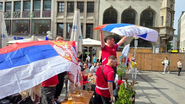 КАД ХИЉАДЕ СРБА РЕШИ ДА ЧУЧНЕ... Навијачи орлова стигли у Минхен, а онда се десило - ово (ВИДЕО)