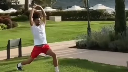 NOLE SE SPREMA ZA VIMBLDON?! Ovo što Đoković radi ohrabruje (VIDEO)