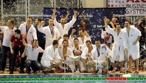 VREMEPLOV PRVI TROFEJ U ISTORIJI: Vaterpolisti Radničkog 6. aprila 2013. godine pobedom nad Florencijom osvojili Evrokup