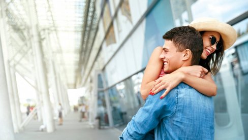 KAKO LETO TESTIRA VEZE NA DALJINU: Kad ljubav preko žice pokaže pravo lice (FOTO)