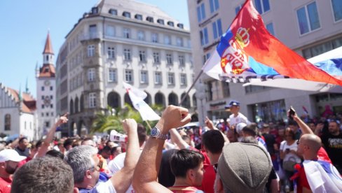 KAD SRBI VIDE LEPOTU DEVOJKU U MINHENU: Evo šta su srpski navijači pevali lepoj Nemici (VIDEO)