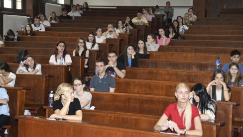 ПРВИ ШКОЛСКИ ДАН ЗА СТУДЕНТЕ: На већини факултета Универзитета у Београду почела настава