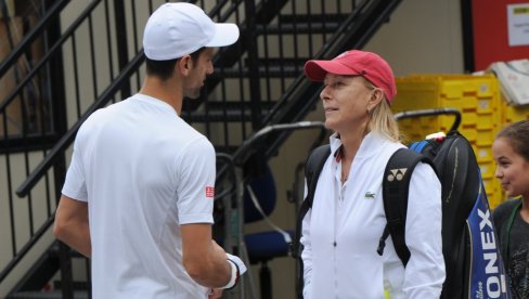 UVEK GA JE BRANILA, ALI OVO OD NJE NISMO OČEKIVALI: Legendarna teniserka ljubomorna na Đokovića (FOTO)