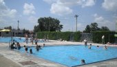 POČELA KUPALIŠNA SEZONA: Otvoren renovirani gradski bazen u Požarevcu POČELA KUPALIŠNA SEZONA: Otvoren renovirani gradski bazen u Požarevcu