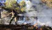 DRAMATIČNO U GRČKOJ: Vatrogasci se bore sa vatrenom stihijom u Korintiji