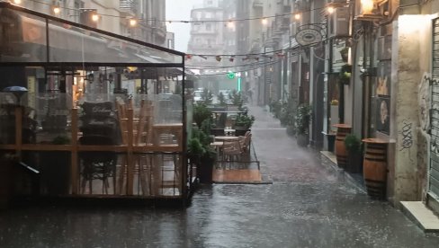 SRBIJA NA UDARU HLADNOG FRONTA: Ovde prvo udara - doneće obilne padavine, jak vetar i zahlađenje (FOTO)