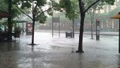 NEVREME I DANAS, RHMZ POPALIO ALARME: Obilne padavine, grmljavina i jak vetar, a evo gde će pljuskovi biti najjači