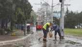 STOJE TRAMVAJI U VOJVODE STEPE I NA AUTOKOMANDI: Kiša napravila velike probleme u saobraćaju (VIDEO)