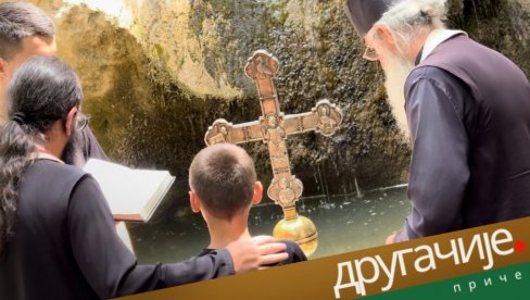 ПРИЧА О НАЈСТАРИЈЕМ СРПСКОМ КРСТУ КОЈИ ЖИВИ ПРЕКО 1.000 ГОДИНА: Преноси се са колена на колено и окупља људе све три вере (ВИДЕО) ПРИЧА О НАЈСТАРИЈЕМ СРПСКОМ КРСТУ КОЈИ ЖИВИ ПРЕКО 1.000 ГОДИНА: Преноси се са колена на колено и окупља људе све три вере (ВИДЕО)