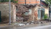 PROLAZNICI, OPREZ: Oluja oborila zaštitnu ogradu na požarevačkom Bulevaru PROLAZNICI, OPREZ: Oluja oborila zaštitnu ogradu na požarevačkom Bulevaru