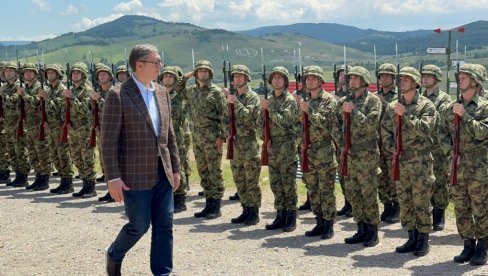 VUČIĆ ČESTITAO DAN VOJSKE SRBIJE: Naša zajednička dužnost jeste očuvanje mira, ali i stalna spremnost da zaštitimo narod i državu