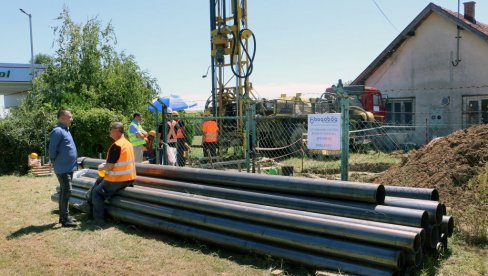 ПОЧЕЛИ РАДОВИ: Нови бунар за боље водоснабдевање Друговца код Смедерева