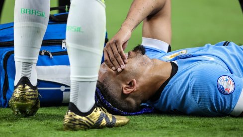 У СУЗАМА НАПУСТИО ТЕРЕН: Фудбалер Барселоне због повреде пропушта почетак сезоне