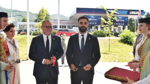 MINISTRI VESIĆ I RADULOVIĆ U BIJELOM POLJU: Otvorili zajedničku železničku stanicu Srbije i Crne Gore (FOTO)