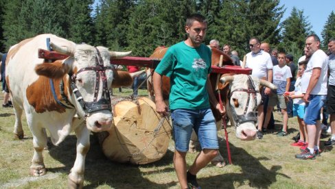 ZLATAR SABRAO SNAGU I LEPOTU: Ivanjdanski susreti sela održani na 1.400 metara nadmorske visine i nikad nisu bili posećeniji