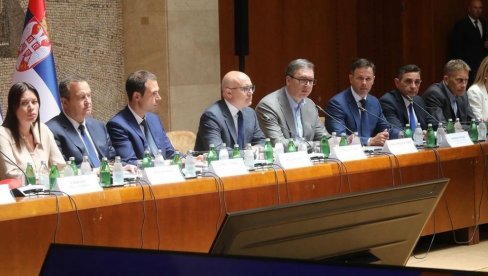 VUČEVIĆ PREDSEDAVAO SEDNICI SAVETA ZA BDP, PRISUSTVOVAO I VUČIĆ: Premijer otkrio šta je bila tema