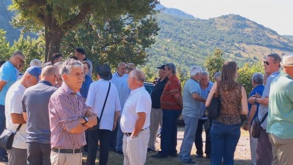 КУЧИ НЕ ПРАШТАЈУ ЖРТВЕ: Парастос страдалима од руке Мирка Петровића мна Орљеву