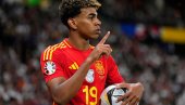 FUDBALSKI SVET U NEVERICI! Nesportski potez Jamala, a onda mu je Ronaldo očitao lekciju (VIDEO) FUDBALSKI SVET U NEVERICI! Nesportski potez Jamala, a onda mu je Ronaldo očitao lekciju (VIDEO)