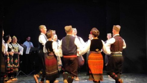 HRVATSKA NEBEZBEDNA, RODITELJI U STRAHU ZA DECU: Folklorna priredba za Dan srpske kulture otkazana u Ogulinu