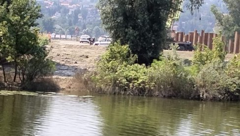 OVDE JE RADNIK UPAO U DUNAV: Ronioci tragaju za muškarcem - snimak nesreće na gradilištu u Novom Sadu (VIDEO)