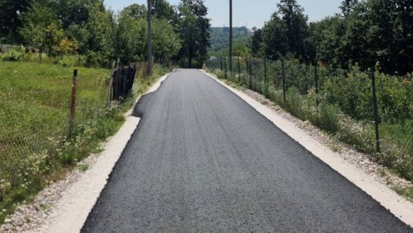 САРАДЊА СОПОТА И ЖИТЕЉА НАСЕЉА БАБЕ: Грађани платили асфалтирање