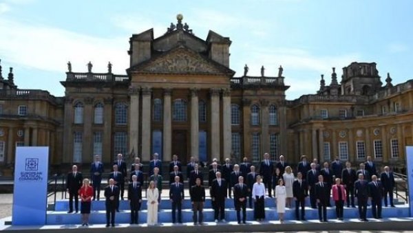 ВАЖНО ДА ПОКУШАМО ДА САЧУВАМО МИР И СТАБИЛНОСТ Вучић: Србија ће наставити да се својом политиком за то залаже