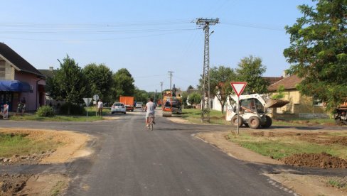 ОБНОВА УЛИЦА У БАЧКОМ МОНОШТОРУ У ПУНОМ ЈЕКУ: Град Сомбор наставља са улагањем у саобраћајну инфраструктуру