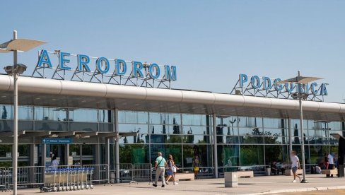 SRCE U RUKAMA STJUARDESE: Ona je golim rukama oživljavala mladića na aerodromu u Podgorici