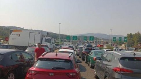 СВИ КОЈИ ПУТУЈУ У ГРЧКУ, НЕКА СЕ НАОРУЖАЈУ СТРПЉЕЊЕМ: Огромне гужве на Евзонију - чека се дуже од три сата