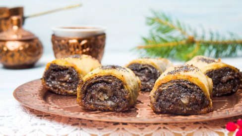 NAJSOČNIJI RECEPT ZA BAKLAVU SA MAKOM I ORASIMA: Baklava na drugačiji način