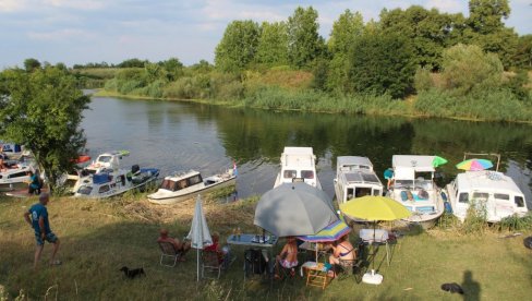 LEPOTE GORNJEG PODUNAVLJA UPOZNALI ČAMCIMA: Na Tromeđi održana druga regata