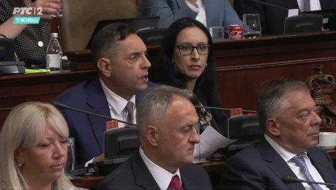 SKANDAL U SKUPŠTINI SRBIJE: Đilas psuje i vređa Aleksandra Vulina koji mu je sasuo istinu u lice! (VIDEO)