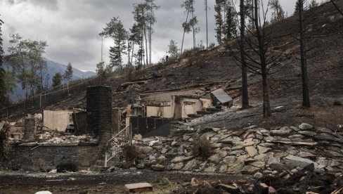 OD GRADA OSTALO SAMO ZGARIŠTE: Jezivi prizori posle stravičnog požara, vatra opustošila sve (FOTO)