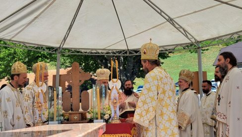 STRADALI SU SAMO ZATO ŠTO SU SRBI Patrijarh srpski Porfirije na obeležavanju 80 godina genocida u Velici kod Plava (FOTO)