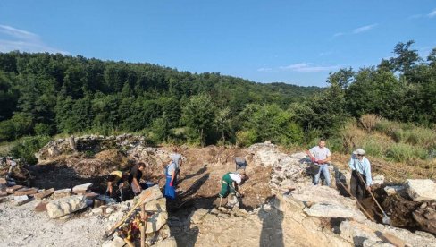 JEDINSTVENO OTKRIĆE U BUGARSKOJ: Očuvani trački hram pronađen u džinovskoj humci (FOTO)