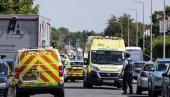 AUTO ULETEO NA TEREN NA KOM SU BILA DECA: Horor u Velikoj Britaniji - Ima mrtvih AUTO ULETEO NA TEREN NA KOM SU BILA DECA: Horor u Velikoj Britaniji - Ima mrtvih