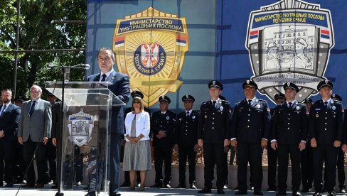 VODIĆE RAČUNA O POŠTOVANJU PROPISA I BEZBEDNOSTI NA SRPSKIM PUTEVIMA: Promocija 45. klase polaznika COPO u Sremskoj Kamenici