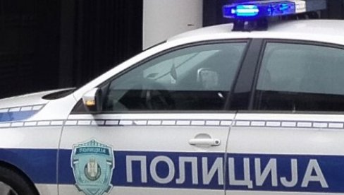 SAOBRAĆAJKA NA BULEVARU OSLOBOĐENJA U NOVOM SADU: Prednji deo automobila potpuno uništen (FOTO)