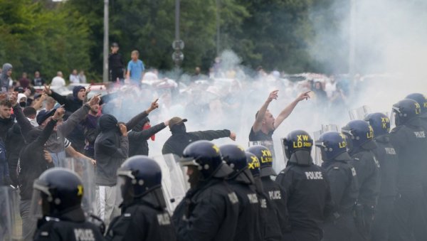 ТАЛАС НАСИЉА У ВЕЛИКОЈ БРИТАНИЈИ: Најмање 147 људи ухапшено