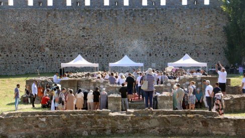 SLUŽBA NA TEMELJIMA SVETINJE U SMEDEREVSKOJ TVRĐAVI U SPOMEN BRANKOVIĆIMA: Spomen na Prepodobnu mati Angelinu