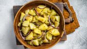 KROMPIR SALATA: Neprolazni klasik koji mora da se nađe na vašoj trpezi KROMPIR SALATA: Neprolazni klasik koji mora da se nađe na vašoj trpezi