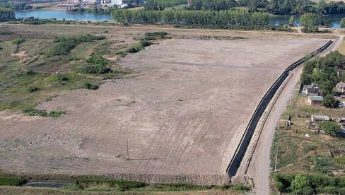 КОНАЧНО УРЕЂЕНА БИВША ДЕПОНИЈА У ЛАЋАРКИ КОД СРЕМСКЕ МИТРОВИЦЕ   Саднице уместо смећа