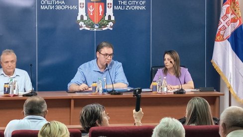 VUČIĆ RASKRINKAO OPOZICIJU:  Pozvao sam sve da dođu - nisu došli, dolazim vam na noge i nisu se odazvali