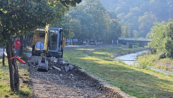 БИЋЕ РАЈ КРАЈ МИЛЕШЕВКЕ: На ред дошло и уређење шеталишта у центру Пријепоља, крај обновљеног Парка хероја