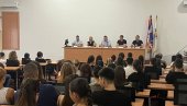 PUTOVANJE ZA NAJBOLJE OSNOVCE: Opština Obrenovac nagradila najbolje maturante i studente