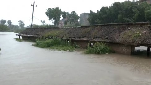 KATASTROFA NA HIMALAJIMA: Usled jakih poplava, nepalsko selo poplavljeno, kuće potpuno uništene