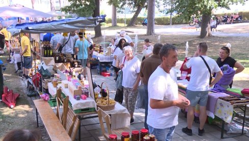 OSMI SAJAM PČELARSTVA: Tražio se kvalitetan med (FOTO)