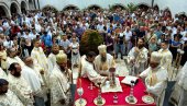 MIR I LJUBAV SU TEMELJ PREOBRAŽENJA U HRISTU: Patrijarh Porfirije služio liturgiju u manastiru Krki (FOTO)